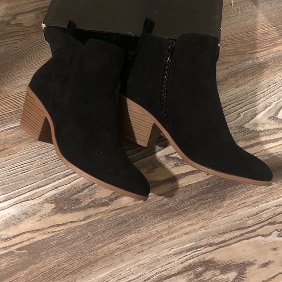 Black suede heeled booties - Picture 7 of 8